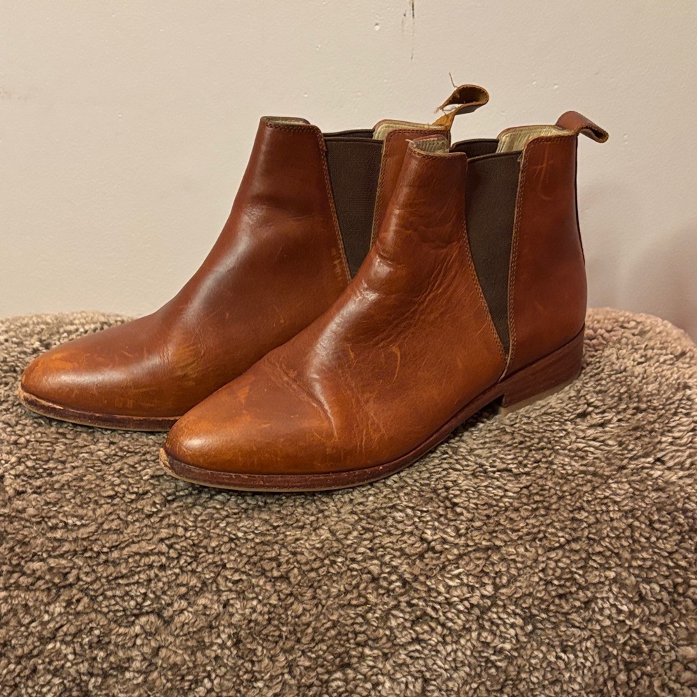 Nisolo Chestnut Leather Chelsea Boots, Size 8